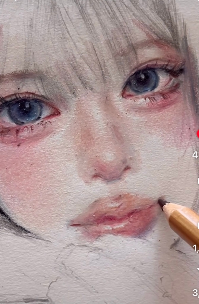 中学三年生美大志望です。初めてティッシュ箱のデッサンをしてみました