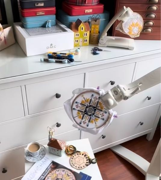 画像のIKEAのヘムネスシリーズのチェスト(現在廃盤)の上に敷い