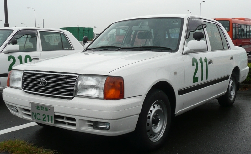 20代でこの車に乗ってる人を見たら、 正直どう思いますか？良い・悪い含めて聞きたいです。