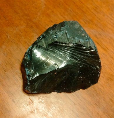 金色に光る-超レア黒曜石 弟が拾ってきた石が黒曜石かどうか知りたいです。石の特徴黒い割れてい