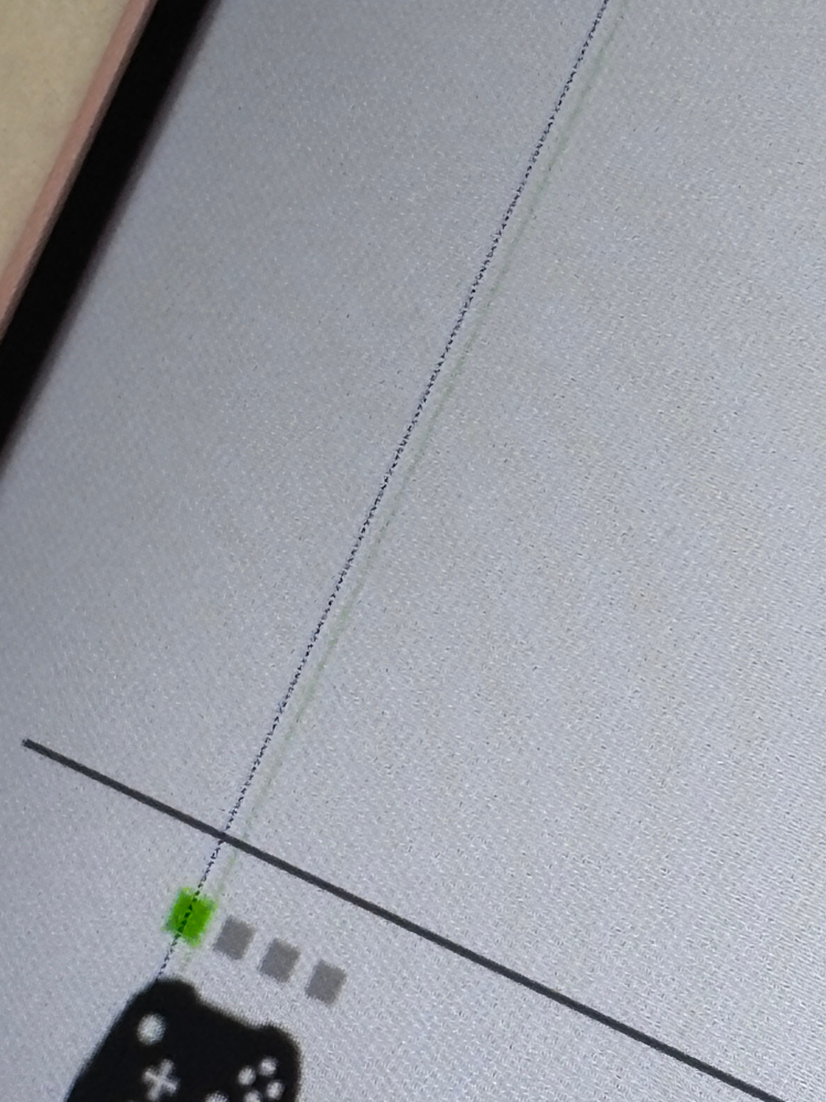 Switchと接続するため、pixioのモニターを購入し、動作確認を行ったところ画像のような青と緑の線が入っていたのですがこちらは初期不良でしょうか？それとも接続不良でしょうか？ Switch側の出力を変えたり、再起動を行ってもこのままです。