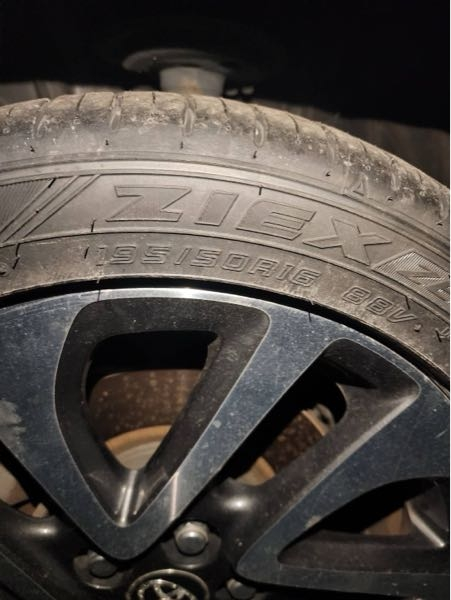 このタイヤの溝はどうですか？中古車を購入したんですが、確認した時は