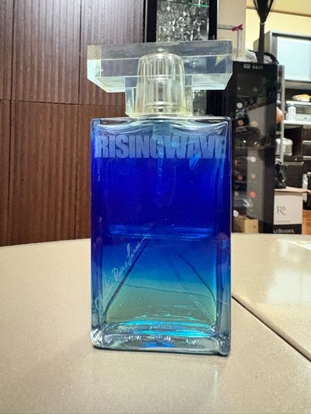 ジェパーリーの香水で、昔よくあったラブインテンションブルーとい