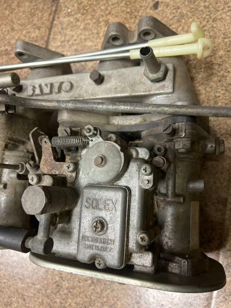 ソレックスキャブレターについてです。有識者の方教えていただけると 
