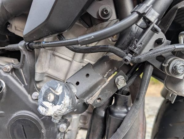 バイクについてです。zx4rが廃車寸前です。エンジンスライダー部 