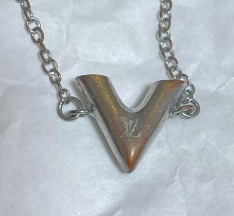 銀のブレスレットが画像のようになってしまったんですけど、元のピカ