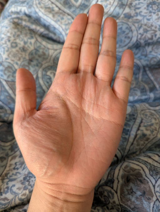あまり良くない手相だと思うのですが、健康運を中心に占ってもらえない