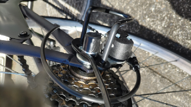 自転車のギア調整の質問です。6段ギアの3に入れると4になってしまい、5 