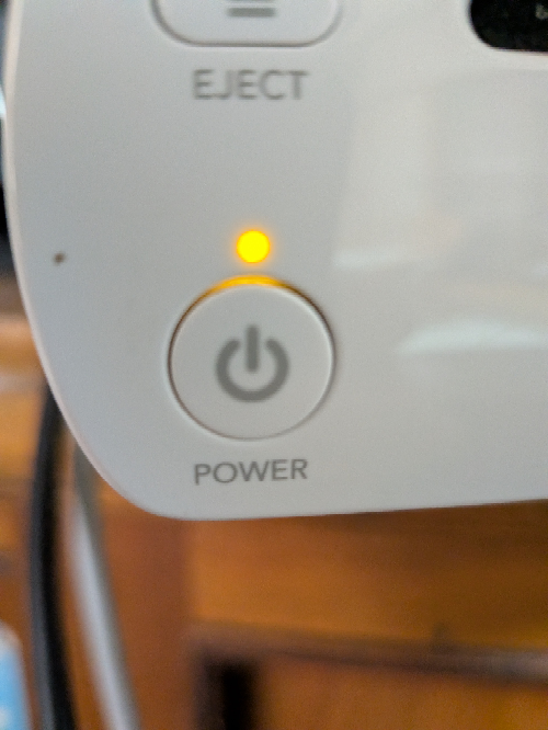 任天堂WiiUについて質問です。本体の電源を落としたら、電源ラン