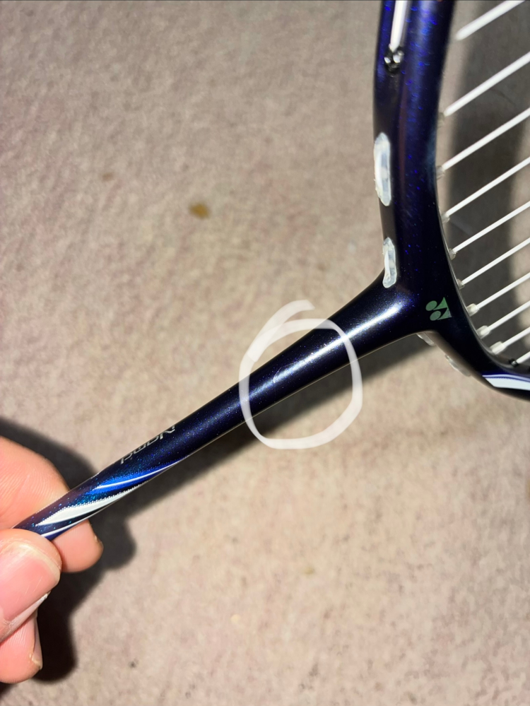 アストロクス100zzですこれはヒビですかね？？爪を這わすとほんの僅か