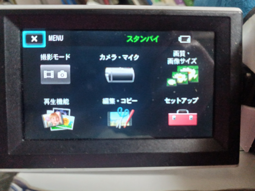 ソニーのビデオカメラ HDR-CX470でスマホにデータ転送をしようとしてアプリをインストールしたのですがビデオカメラのMENU画面でワイヤレスという項目がありません(公式の説明動画ではあります)これはいったいどういうことなのでしょうか？