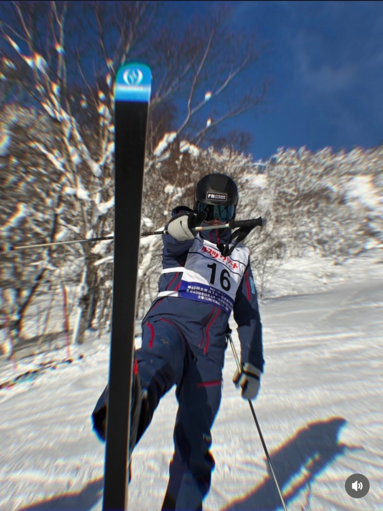 写真編集詳しい方教えてください。 この写真の編集に使われているエフェクト？はどの編集アプリでしているのでしょうか？ 最近スキーの投稿をしている人たちがこの編集をして投稿されているのをよく見かけます。 (画像はとある方の写真をお借りしています)