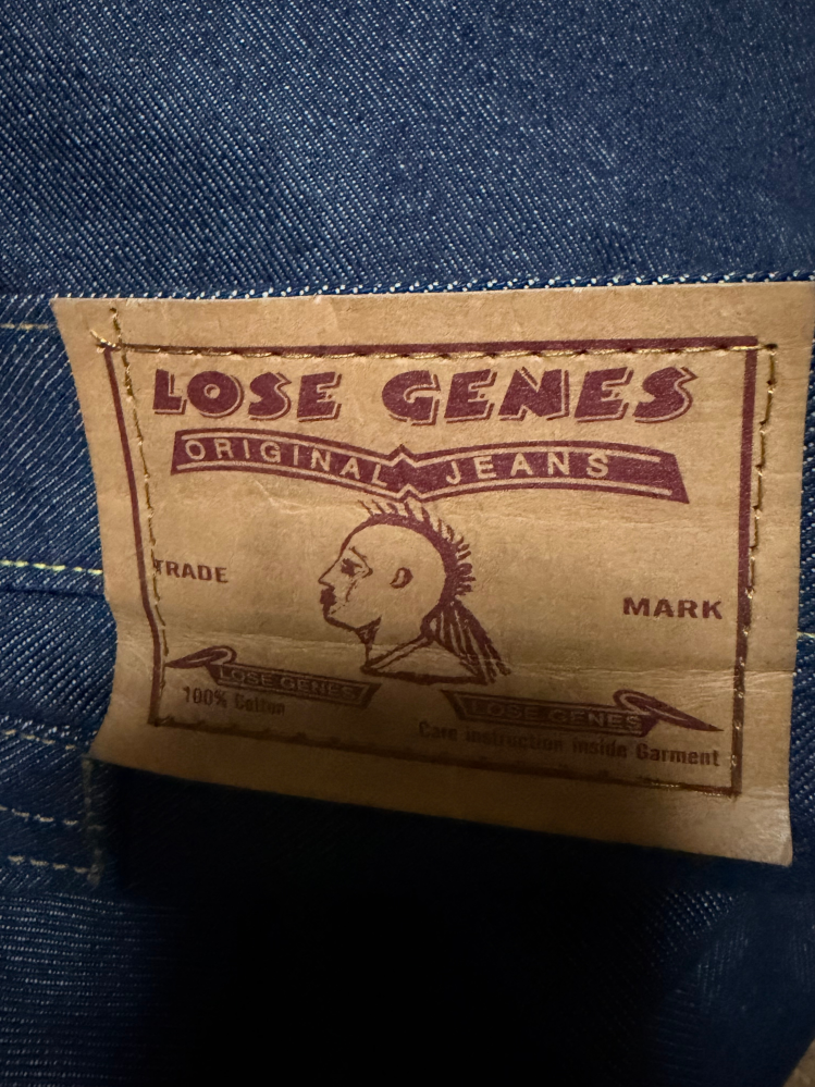 古着屋にて購入したこのデニムですが、検索かけても情報が出てこない