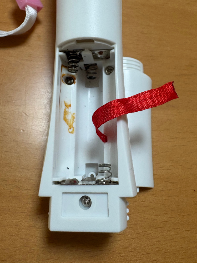 HANAのペンライトに電池を入れて付け､ - 横にして写真を撮っていた