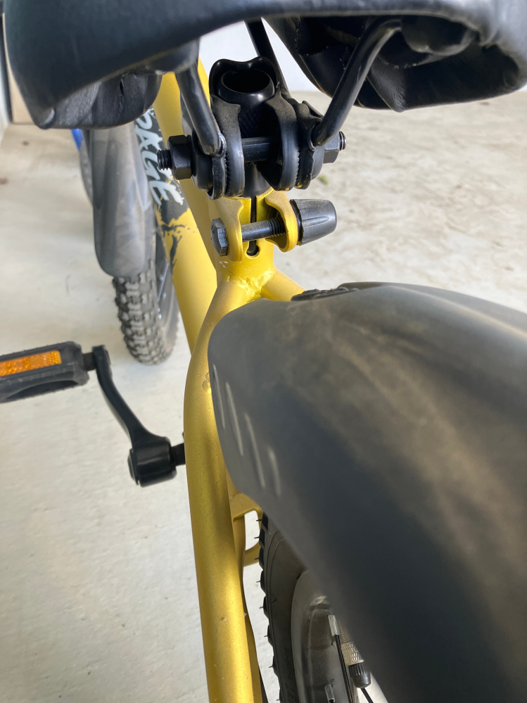 こちらの子ども用自転車ですが、サドルの高さ調節の仕方が分かりませ
