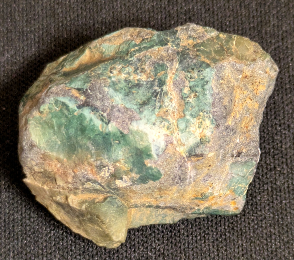 この石は金が入っているのかと聞かれたんですが私じゃ分からないので