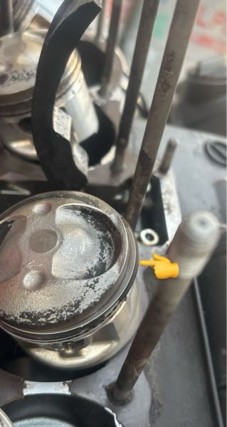 ピストンリングってこんな緩くないですよね？どっちにしろ交換するん