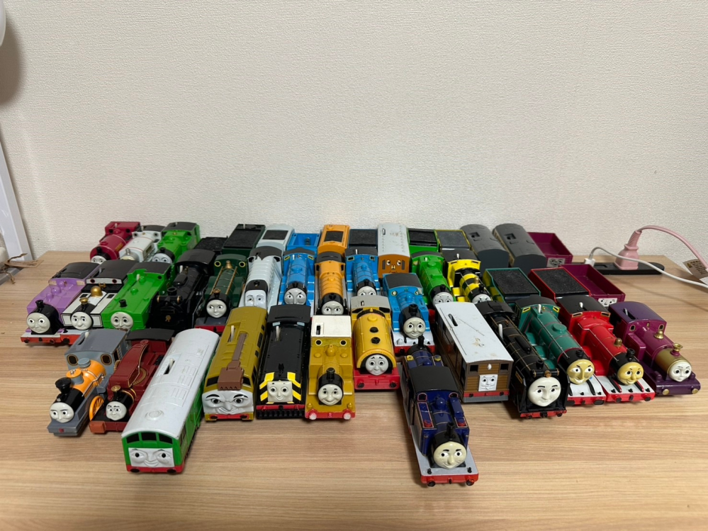トーマスのプラレールについて質問です。写真のもの達をメルカリで出品 