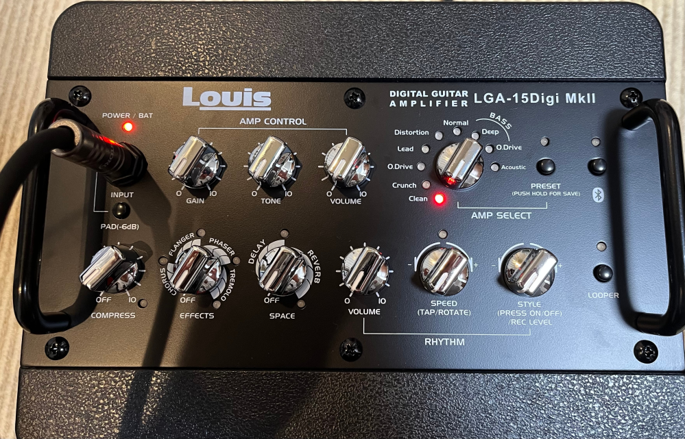 先日louislga-15digimk2というギターアンプを購入したのです