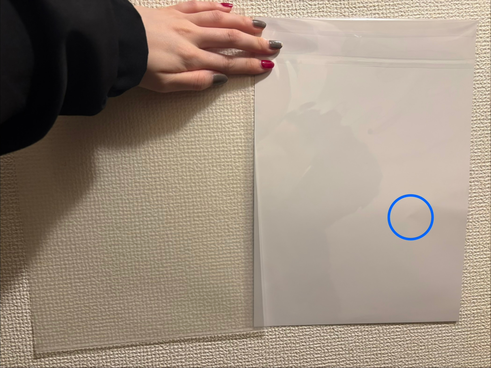メルカリでの相談です。ポスターを買わせてもらったところ、折り目が 