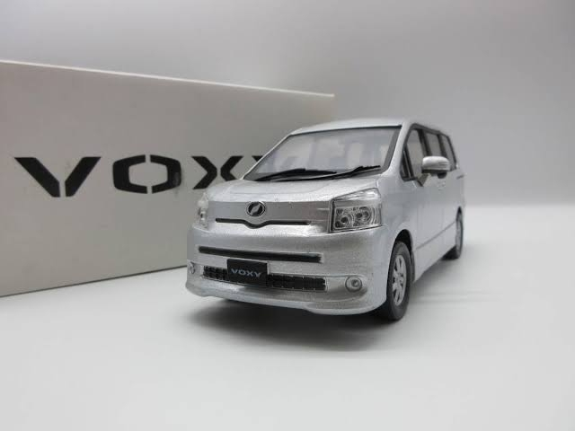 70 ヴォクシー　5千円バラ売り！ほぼなんでも5千円！ トヨタ ヴォクシー ZS 煌Z 70系最終モデル 禁煙車の中古車｜グー