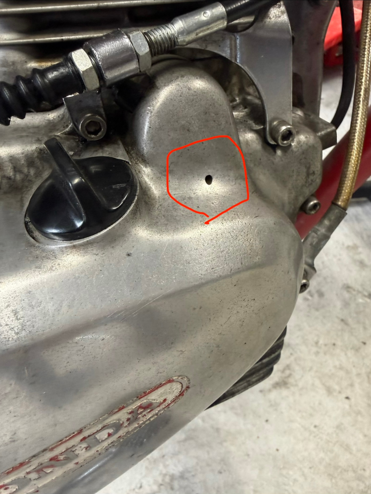 CB400T卵形エンジンについて少し長めに乗ると画像の赤印のとこ 