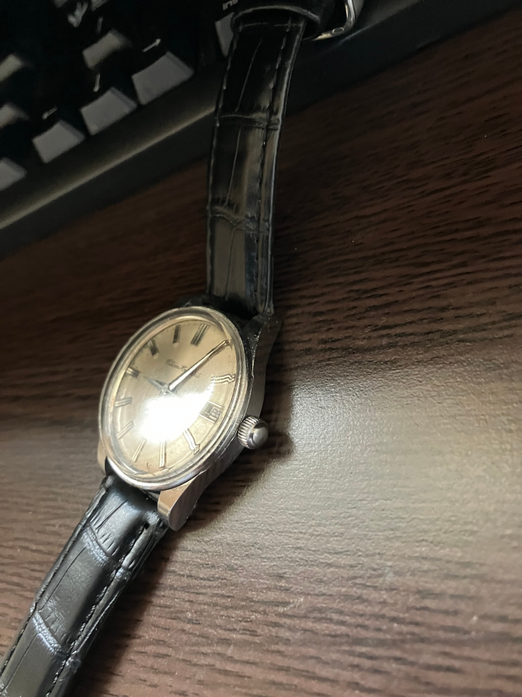 なぜアンティークの腕時計は35mmぐらいと小さいのでしょうか？こ 