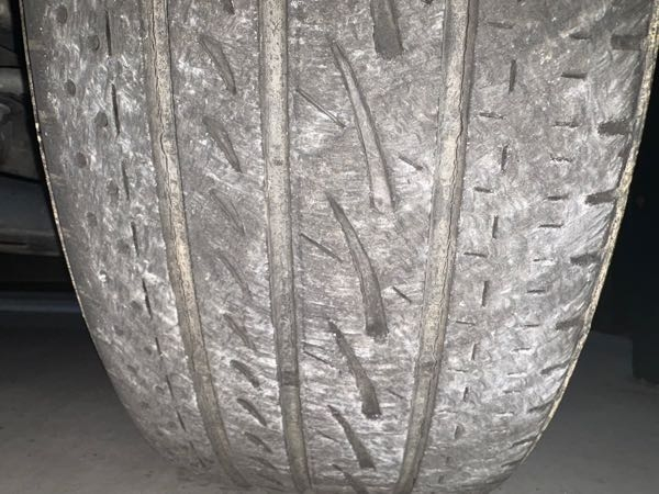 タイヤですが変えた方が無難ですか？製造から6年です。レグノです 