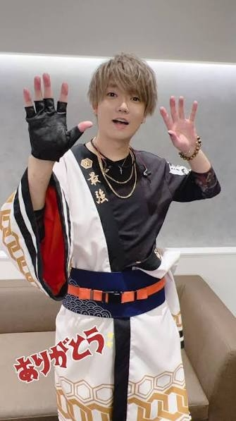 歌い手のめいちゃんが「どんちゃん騒ぎ｣で着ていた写真の衣装はなん