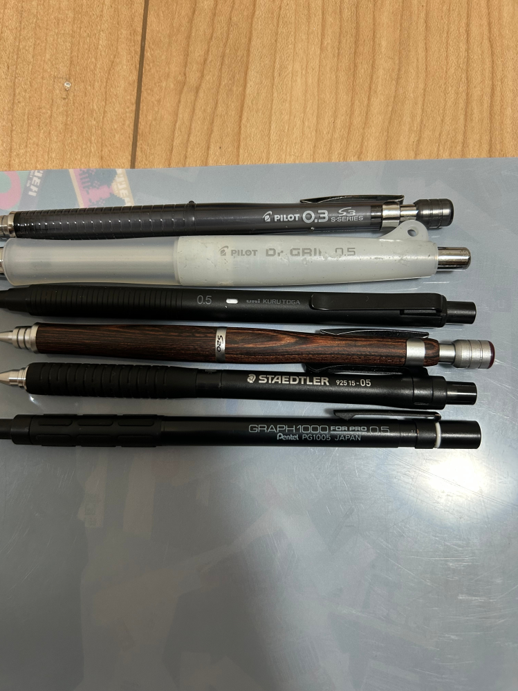 ロットリング800とカヴェコスペシャルどちらがオススメですか?また