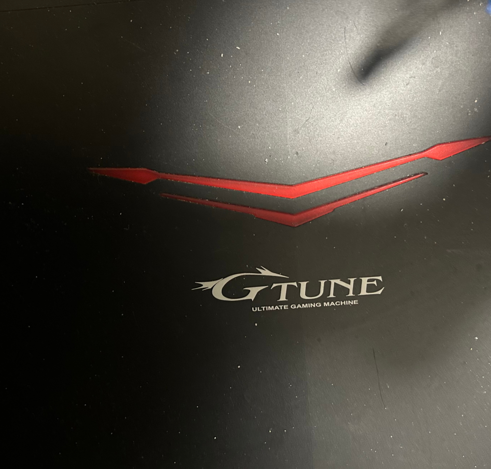 画像がきたなくてすみません G-tuneのマウスコンピューターでcore i7 でこのロゴのマークが特徴的な機種の詳細がわかる方はいせまんか？ 2015か16年辺りに買ったと思うのですが