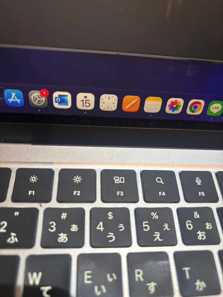 macの液晶に急に縦線が入って、その後画面が付かなくなってしまったの