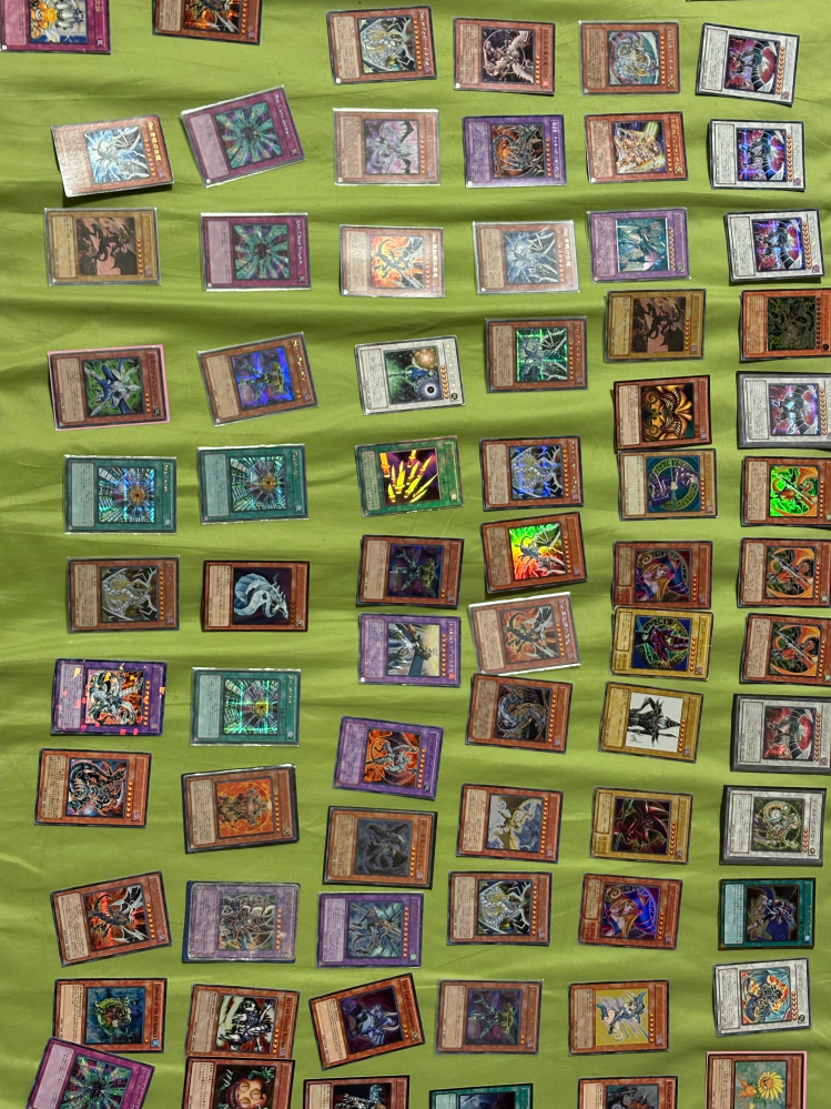遊戯王カードがでてきて、とりあえずキラキラしたやつ集めてみたんで