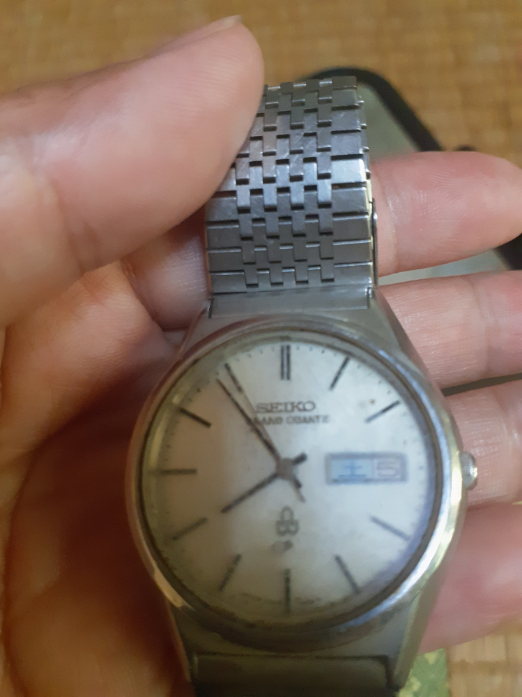 見辛くてすみません。この時計は、メーカー品でしょうか？ - 祖父