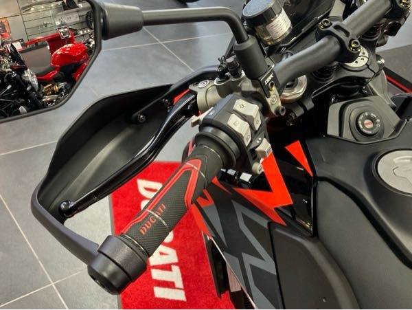 YAMAHAのtw200eのキックスタートについてtw200の最終型フルノーマ