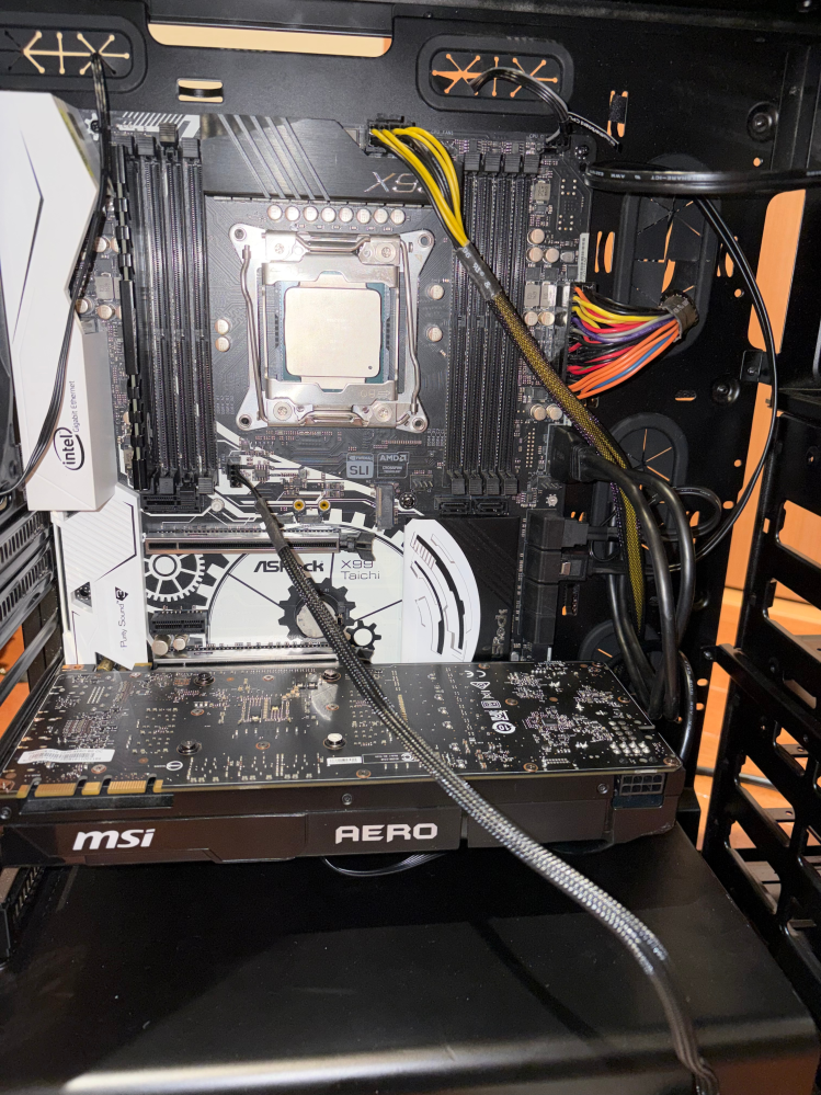 初めてジャンク品でPCを作ったのですが、映像出力ありません。スペック
