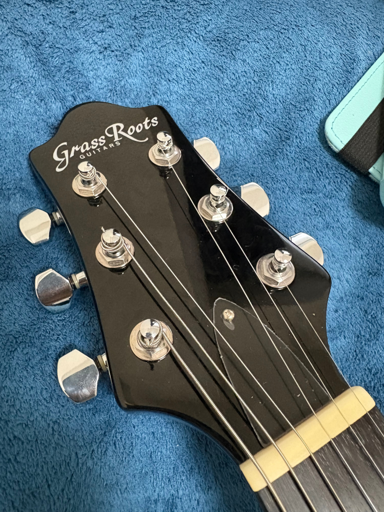 【美品】エレキギター legend (弦交換メンテナンス済) 初めてエレキギターの弦交換をしたのですが、ぱっとみた見栄えはいいん