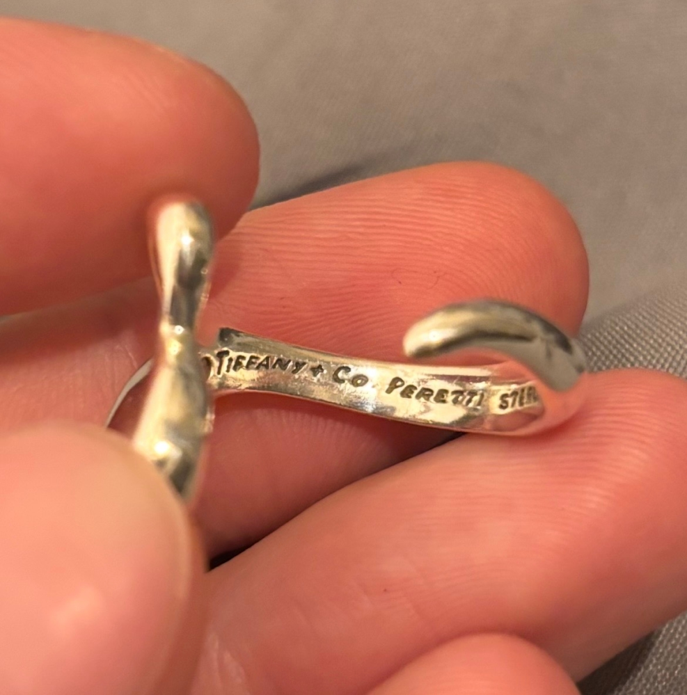 ティファニーに詳しい方に質問です。購入したリングの刻印がTIFFANY+c