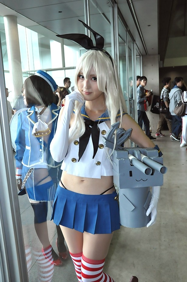 魔界ノりりむさんの通常衣装はセーラー服の衣装か、メイド服の衣装