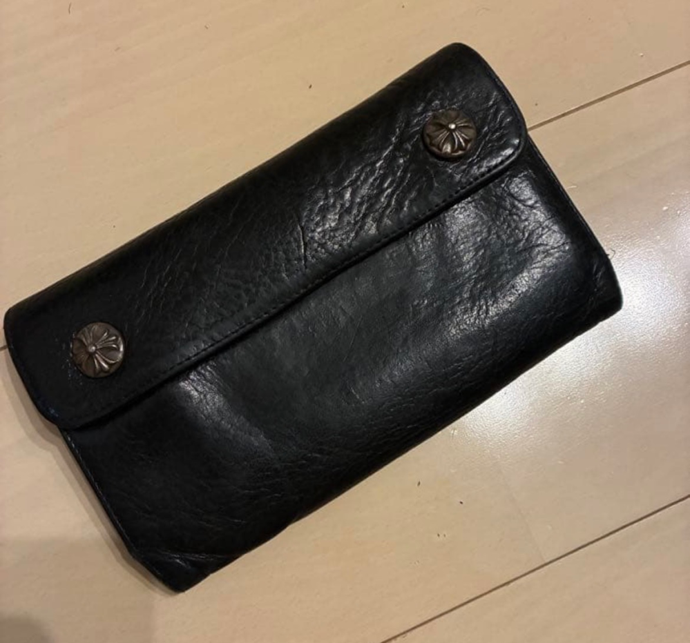 クロムハーツのウェーブウォレットについて質問です。既にメルカリで