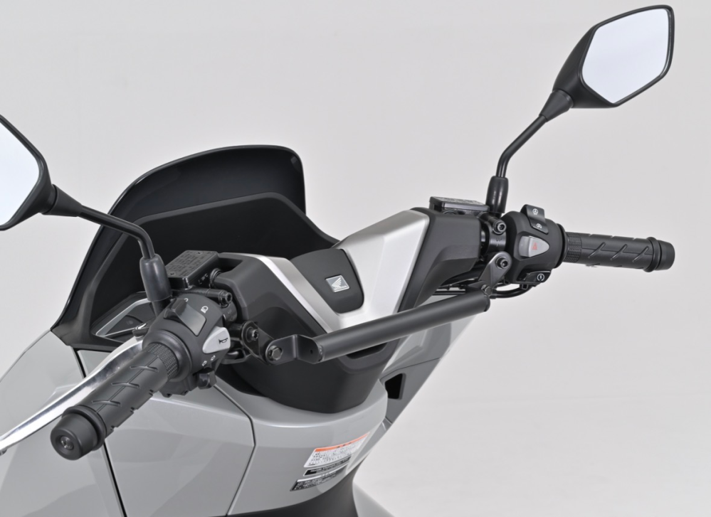 新型pcx125にスマホホルダーをとりつけたいです。クランプなども必要