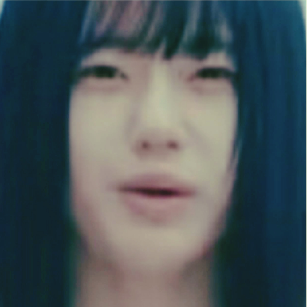 欅坂46などの生写真に直筆サインが入っているもので、本物証明シールが