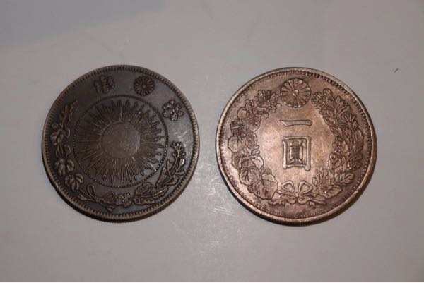 こちらの一圓銀貨は本物でしょうか？厚さが2.7mm直径が39.3mm重さが