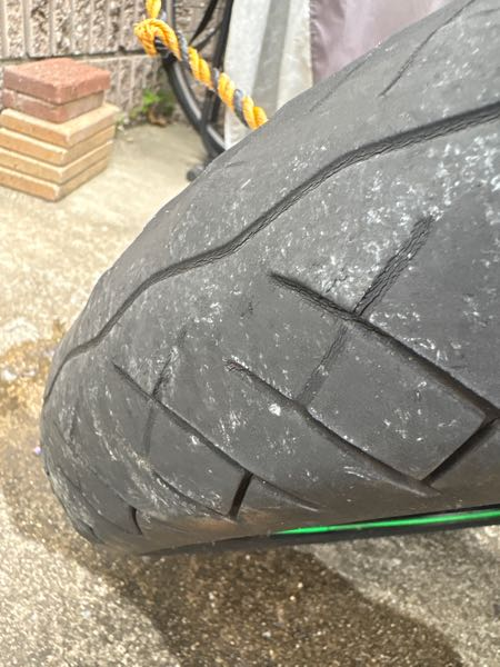 大至急お願いします。バイクのタイヤなのですが、これはすぐに変える 