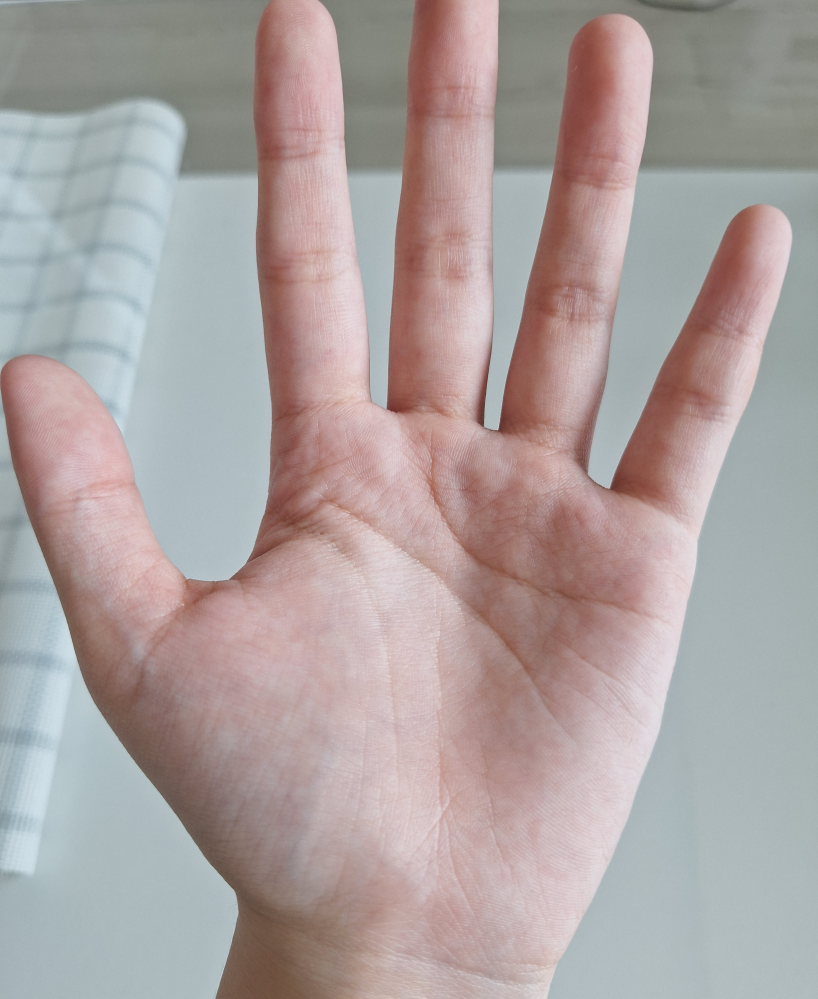 手相占いをお願いします！はじめまして。最近手相占いに興味があるため