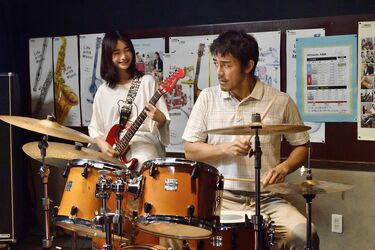 クイズです。朝ドラ「風、薫る」の「出演俳優名」とこの画像の「関係作品名」は？