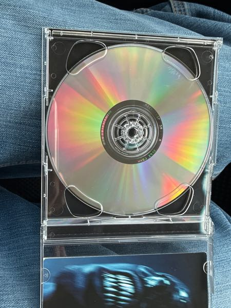 DVD＋CDのケースから、DVDを取ったあと、このような感じにな
