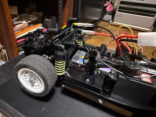 お世話になりますm(__)mタミヤラジコンカーのM-06シャーシですが、リ