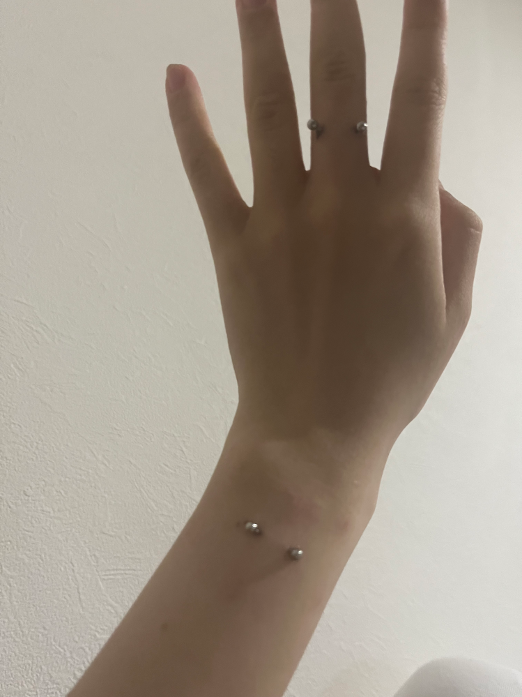 AAAの末吉秀太がよくつけてる軟骨につけてるピアスってどこのかわかり