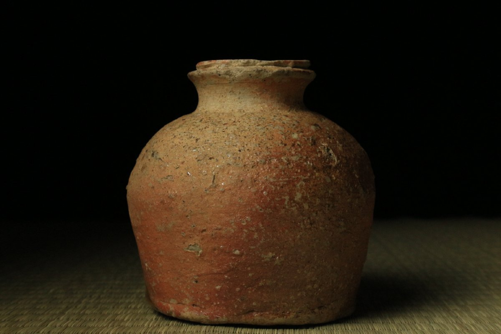 古美骨董】信楽壺かな。H12cmです。制作時代を推定して教えて